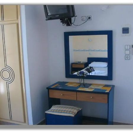Christos Makrinos Rooms 阿达玛斯 外观 照片
